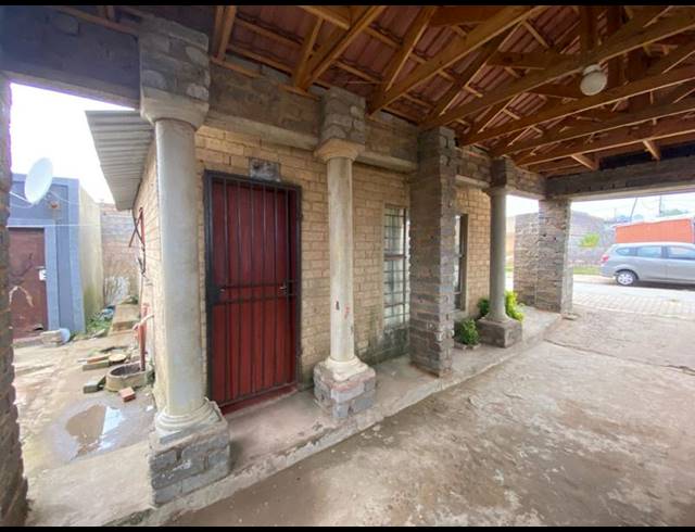 2 BEDROOM HOUSE FOR SALE IN TSHEPISONG